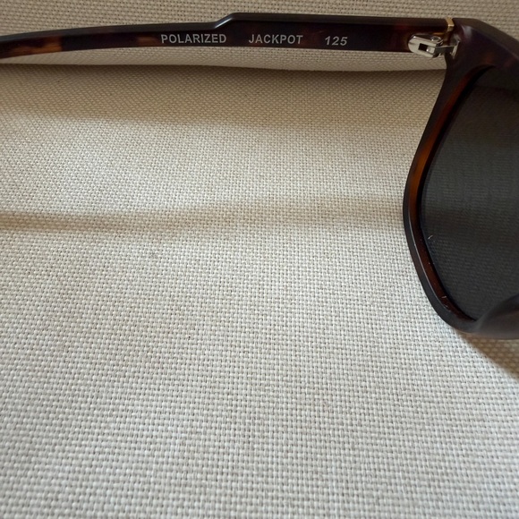 Quay Australia Sunglasses - Picture 4 of 6